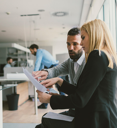Antragssteller können den Projektstatus in Echtzeit einsehen Personen im Büro